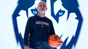 Why Dan Hurley stayed at UConn: Texts with LeBron James, Billy Joel concert lead to decision to spurn Lakers
