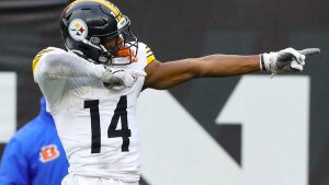 Report: Steelers WR coach Zach Azzanni had “heated exchange” with George Pickens
